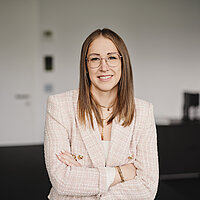 Portrait of Loreen Panek, Head of HR