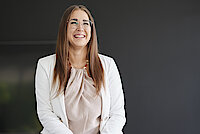Portrait of Loreen Panek, Head of HR