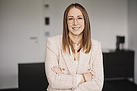 Portrait of Loreen Panek, Head of HR